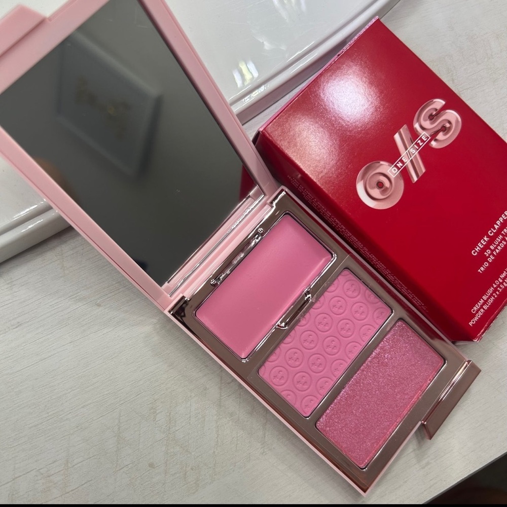 One Size Cheek Clapper 3D Blush